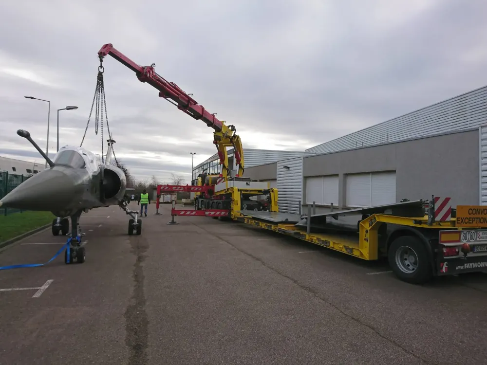 transport avion militaire